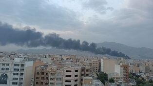 آتش‌سوزی در شرق بندرعباس؛ حریق از نخلستان به انبار ضایعات سرایت کرد