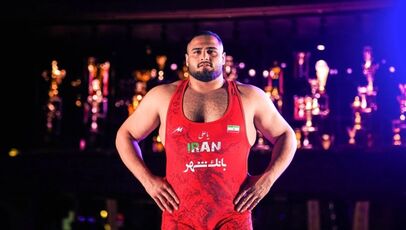 کار به یک دقیقه هم نکشید؛ فردین هدایتی در ۴۰ ثانیه قهرمان کشتی جهان شد! + ویدیو