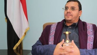هواپیما به سلامت فرود آمد و محاصره با قدرت شکسته شد