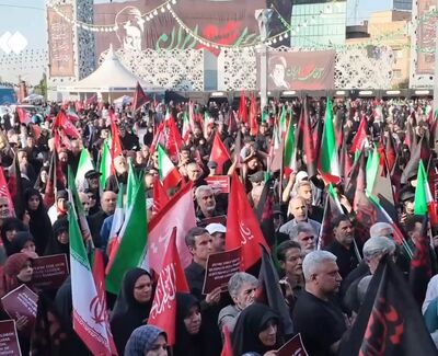 اجتماع «خون‌خواهی شهدای ایران» هم‌زمان با پیاده‌روی جاماندگان اربعین در تهران برگزار شد