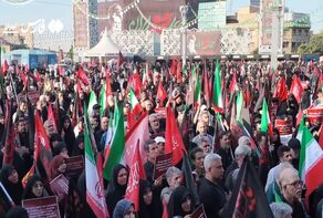 اجتماع «خون‌خواهی شهدای ایران» هم‌زمان با پیاده‌روی جاماندگان اربعین در تهران برگزار شد