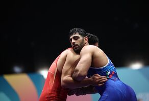 محمدهادی ساروی با دو پیروزی قاطع به نیمه‌نهایی کشتی فرنگی قهرمانی جهان رسید