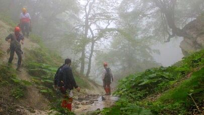 نجات ۶ گردشگر گمشده در جنگل‌های بندپی بابل پس از ۵ ساعت عملیات امدادی