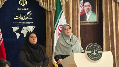 مهاجرانی پرده برداشت؛ از گرانی بنزین و خودرو تا ۱۲۸۸ مدرسه قربانی جنگ شدند