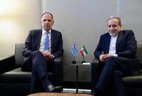 رایزنی عراقچی و وزیر خارجه یونان در نیویورک؛ تأکید بر گسترش همکاری‌ها