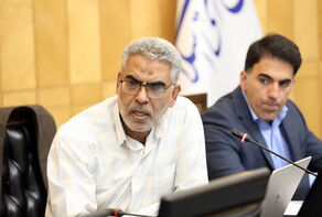 هرکس سند متقنی درباره تخلف هریک از تراستی‌ها دارد، به دفتر اینجانب ارسال کند
