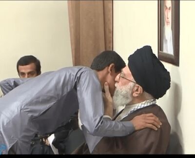 قاب‌های دیده‌نشده از دیدار صمیمانه خانواده‌های شهدا با رهبر انقلاب