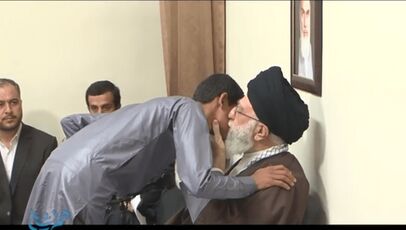 قاب‌های دیده‌نشده از دیدار صمیمانه خانواده‌های شهدا با رهبر انقلاب