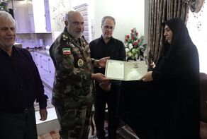 دیدار جانشین نیروی زمینی ارتش با خانواده شهید سالمی/ امیر نعمتی: راه شهدا با قدرت ادامه دارد