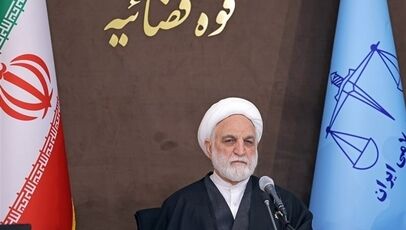 در شرایط جنگی، تفویض اختیار به مجریان با نظارت دقیق ضروری است