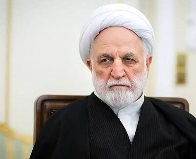 اقامه نماز دوشادوش نمازگزاران هندی توسط رئیس دستگاه قضایی ایران
