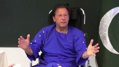 انتقال عمران خان به بیمارستان؛ اولین گام برای کاهش تنش‌ها