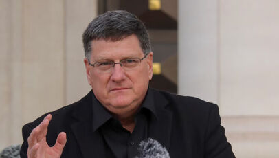 ایران بدون سلاح هسته‌ای توانست دو قدرت اتمی را در جنگ اخیر عقب براند