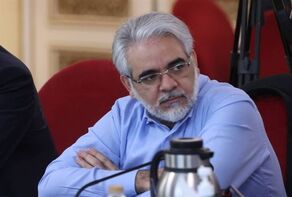  رهبر شهید برای برکناری پاک‌نژاد با رئیس‌جمهور صحبت کرد