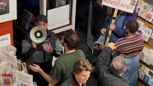 «سرزمینی برای ایستادن نیست» جنجال به پا کرد؛ اعتراض به کتاب محمود خلیل در قلب نیویورک